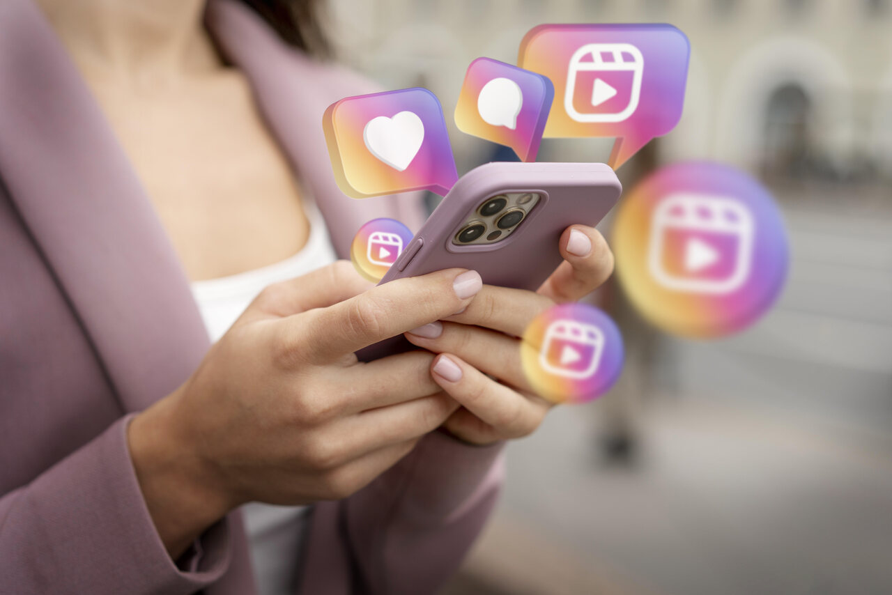 Dra. Lorena Rosique Cirurgiã Plástica Goiânia - Como as redes sociais influenciam o comportamento atual